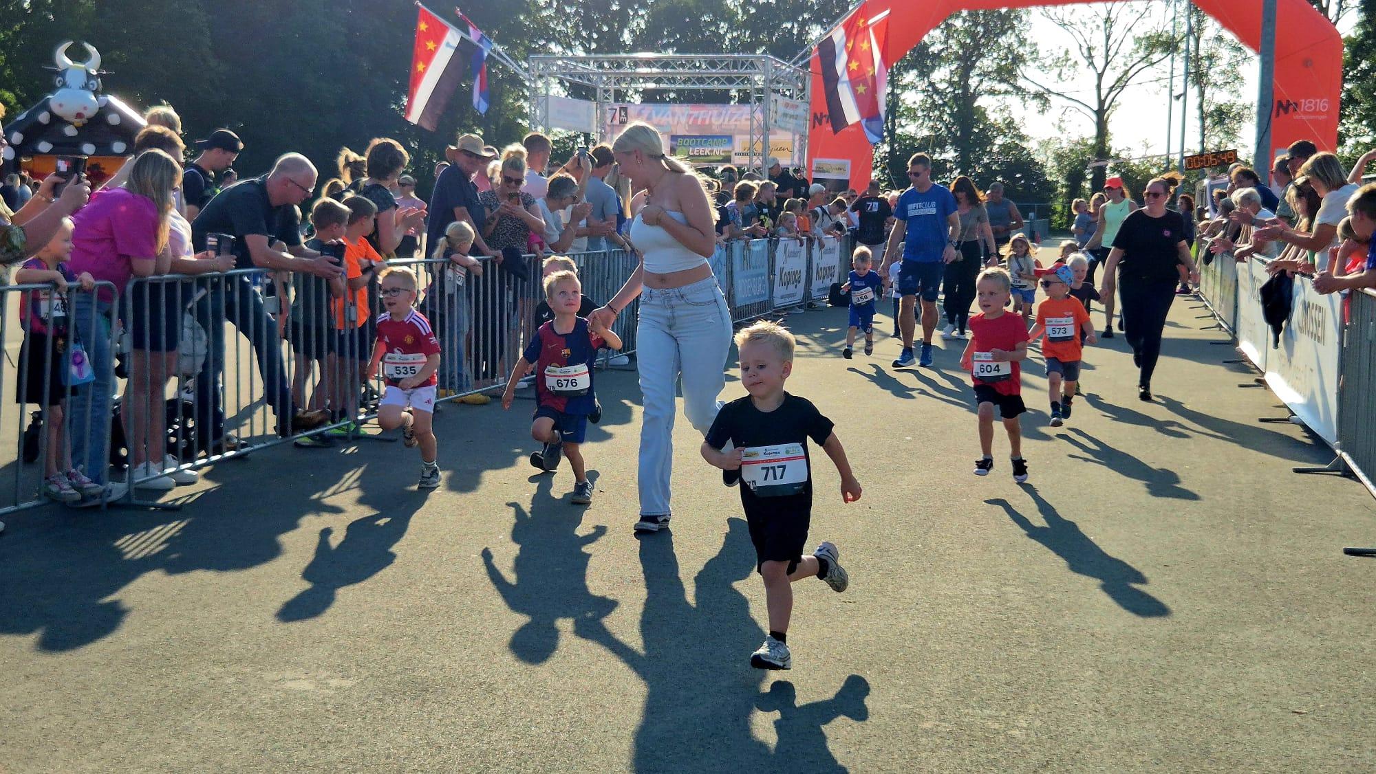 Sport, zon en plezier: hele dorp op de been bij 7 van 7huizen
