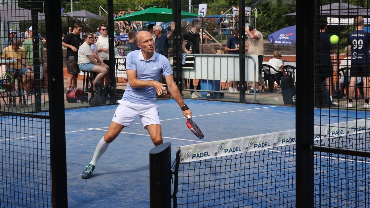  Arjen Robben smasht binnen bij REO, Jarno Jans tennist zich naar finale in Roden