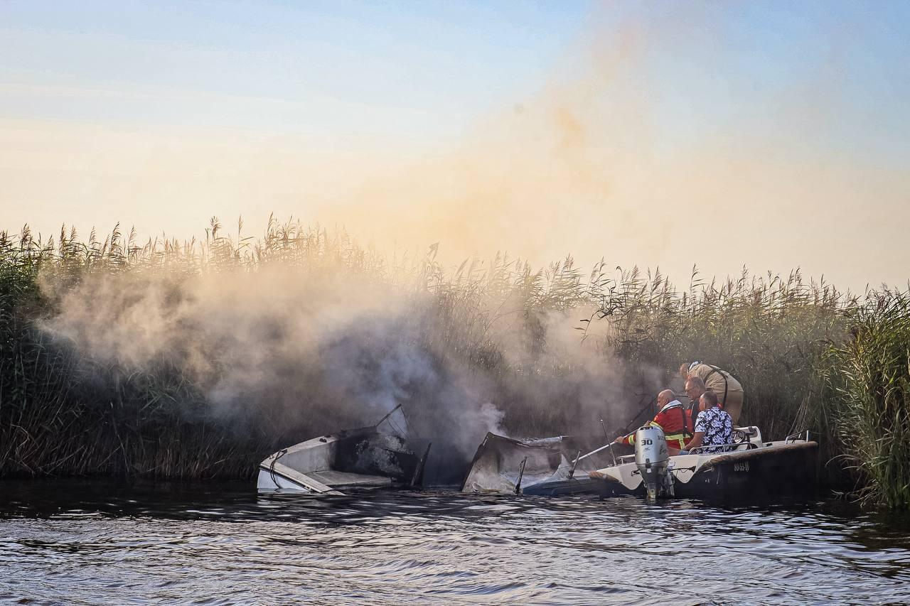 Bootje in brand bij watersportcentrum Nietap snel geblust