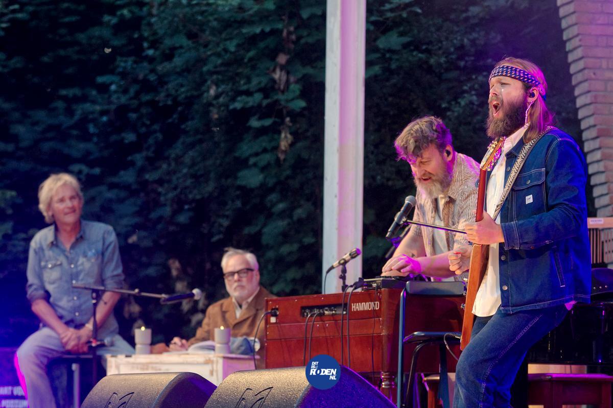 Podium Nienoord op z’n kop: Matthijs & Sven bezorgen uitverkocht publiek kippenvel én lachbuien (interview+foto's)