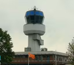 Eén man tegen de klok: Eeldenaar stapt naar de rechter om ruimere vliegtijden te stoppen