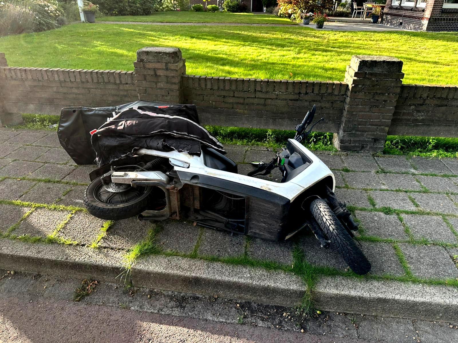 Pizzabezorger gewond na verkeersongeval in Roden
