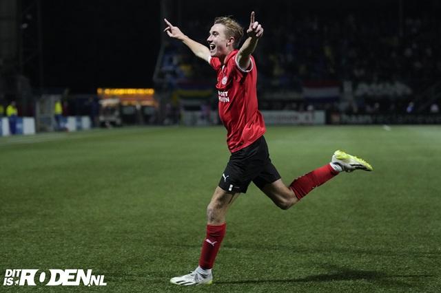 Peizenaar Tygo Land maakt debuut bij FC Groningen in 4-0 zege op Heracles