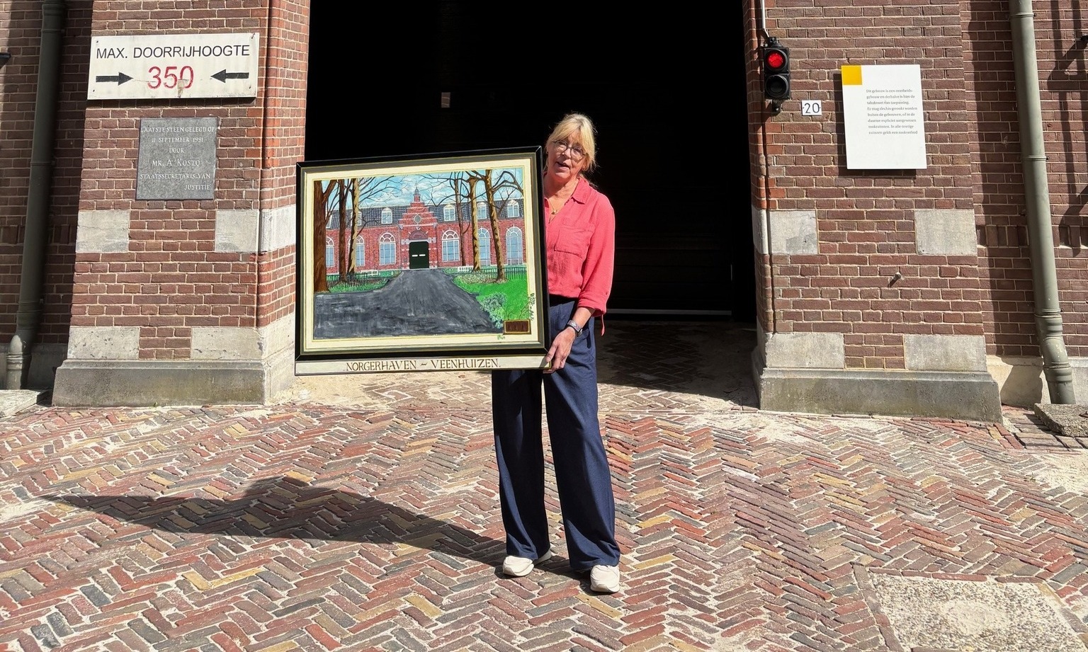 Gedetineerde schildert poort Norgerhaven: schilderij krijgt plek in kantine