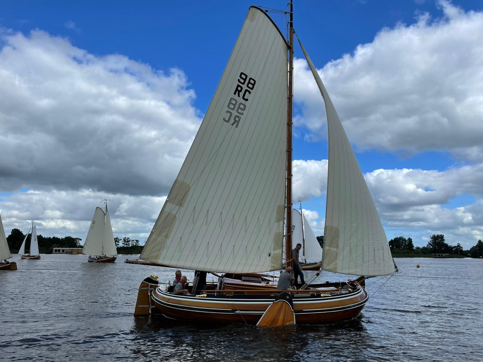 Rotaryclub Roden - Leek: Dagje uit op de Friese meren voor mantelzorgers uit Westerkwartier