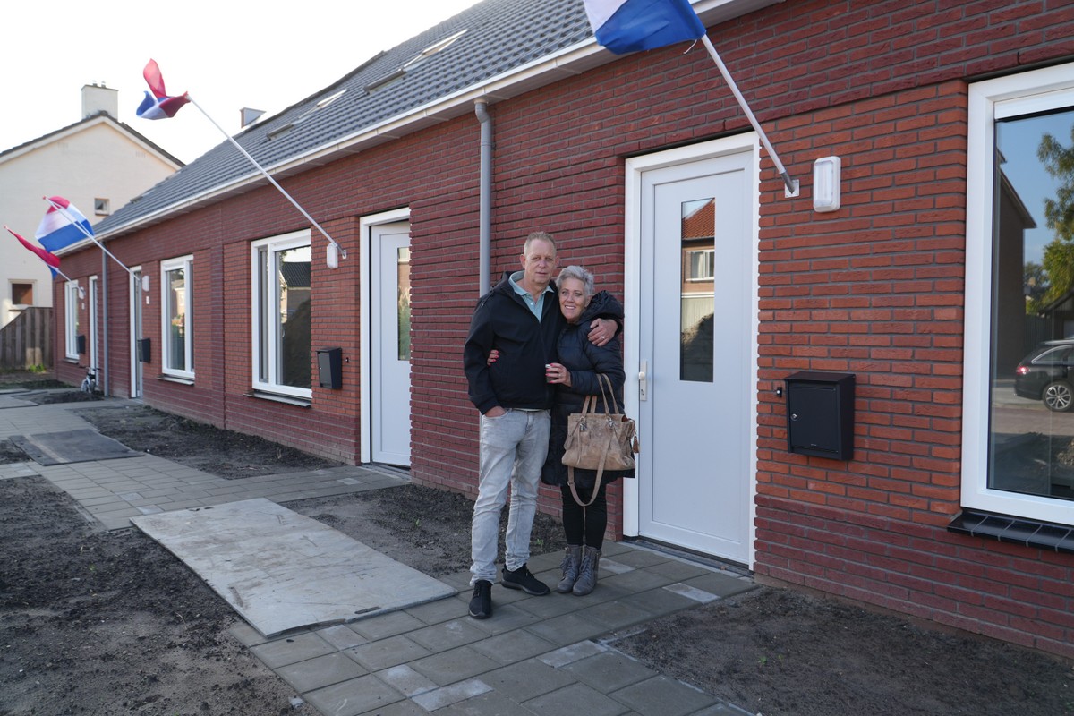 Bewoners krijgen sleutel van hun nieuwe huis in Marum