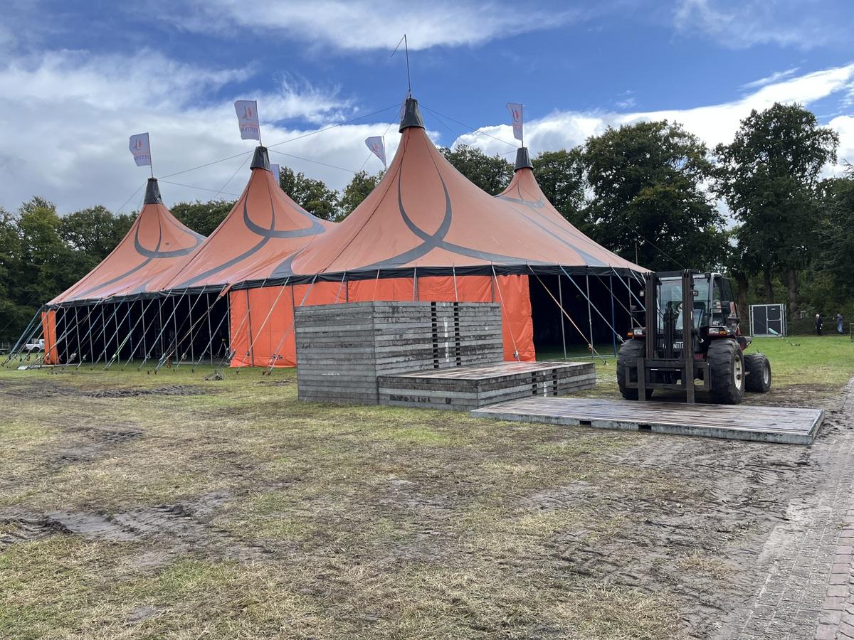 Vrijwilligers Jaarbeurs trotseren storm en regen