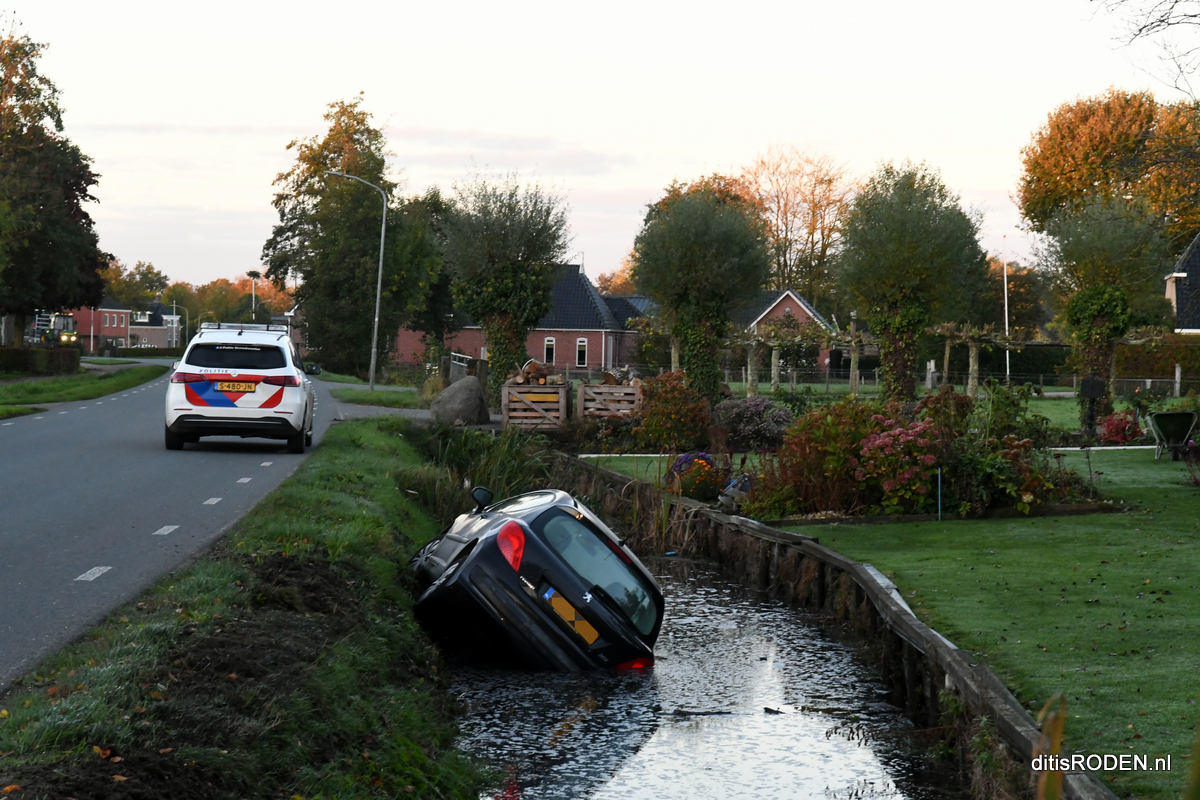 Automobilist uit koers in Westerkwartier op de Provincialeweg: bestuurder spoorloos