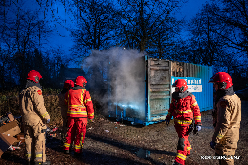[112] Zevenhuizen:  Opnieuw containerbrand aan de Oudestreek