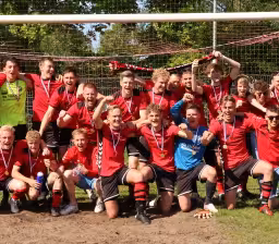 Zevenhuizen kampioen na hattrick Tim Wekema: terug naar de 4e klasse!