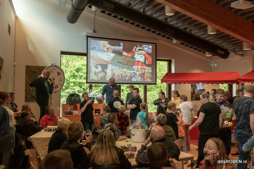 Geslaagde Zomermarkt op de Esborg in Roden 