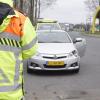 Automobilist raakt ree op A7   