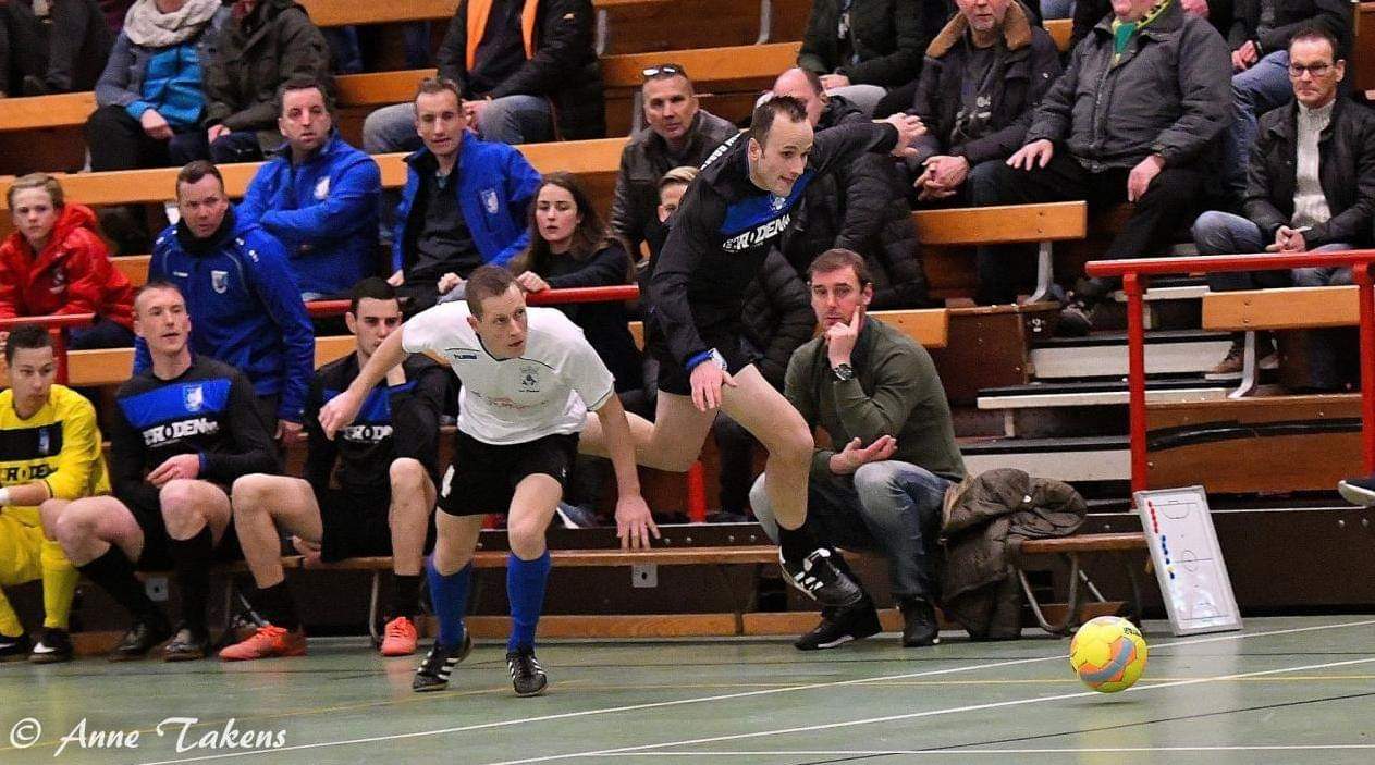 Nieuw-Roden en GOMOS naar laatste zestien  bij knotsgekke ontknoping Leekster Voetbalgala  