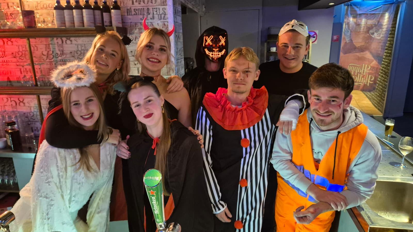 Wat een avond bij Onder de Linden! Pubquiz vol humor, strijd en gezelligheid 📸