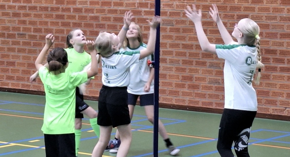 De Elsakker scoort met sportieve inzet op korfbaltoernooi