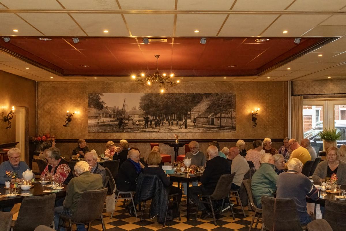 Warme middag voor mantelzorgers in Peize trekt volle zaal