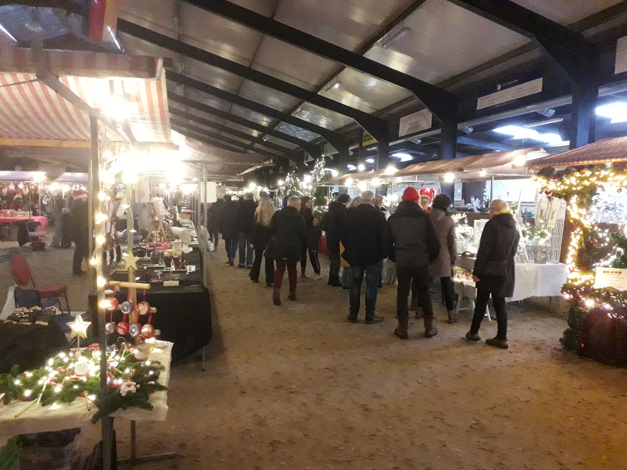 Overdekte 2 daagse kerstmarkt in de HJC-manege in Tolbert