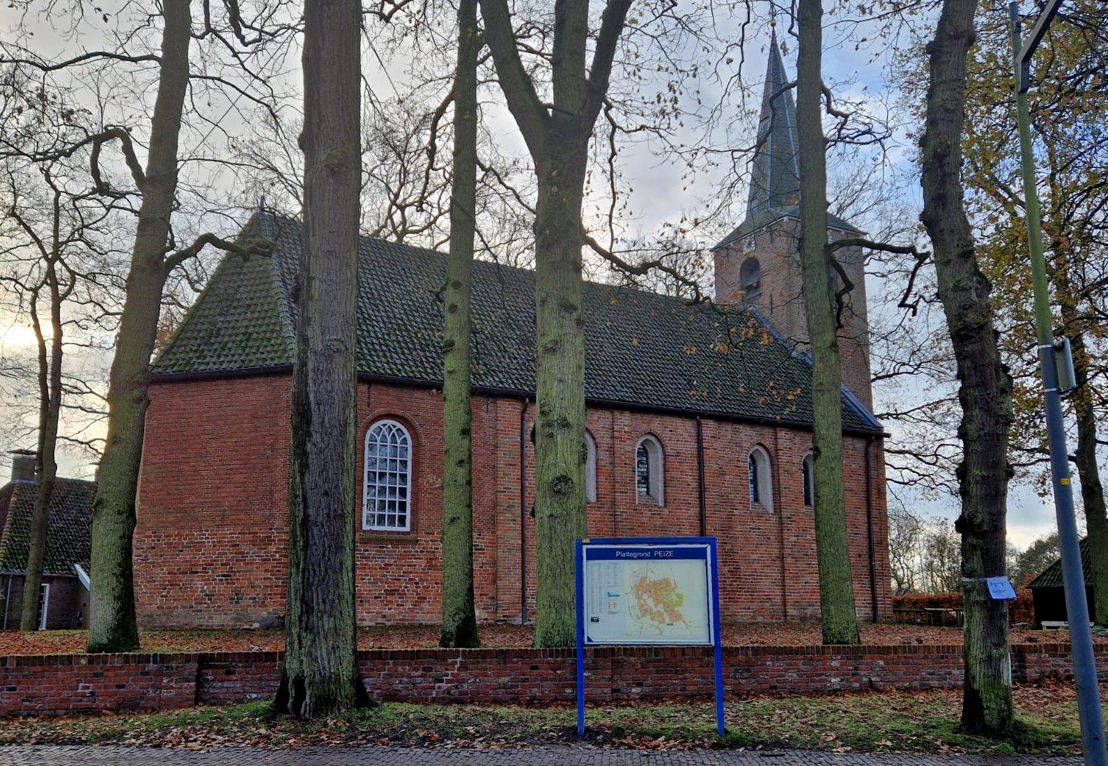 Paulien Sprenger in de Dorspkerk van Peize.
