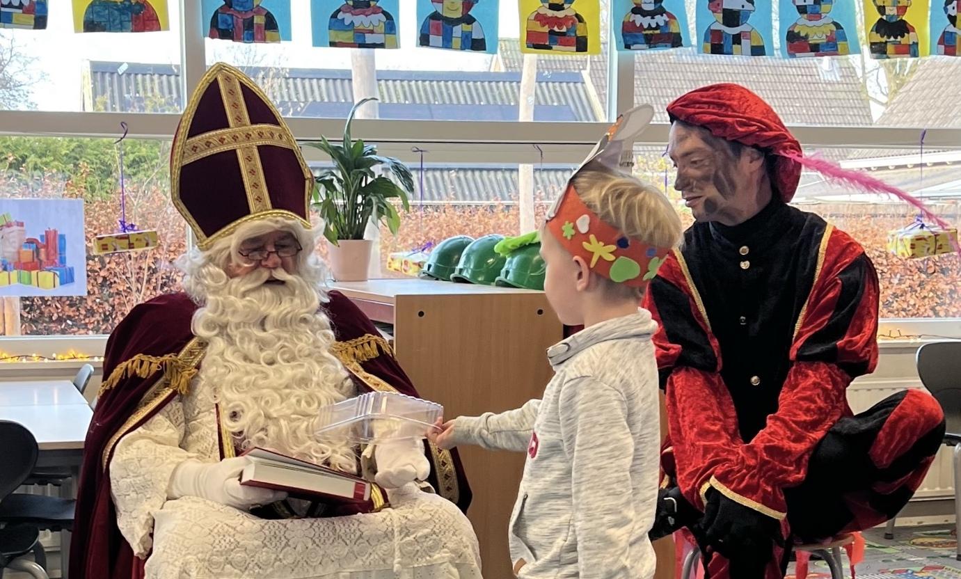 Sinterklaasfeest op De Elsakker: een dag vol spanning, cadeautjes en gezelligheid