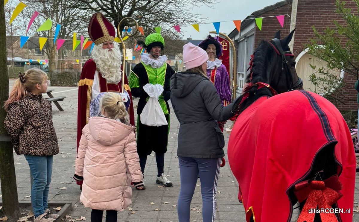 Sinterklaas en Pieten met pony Nietzosnel op CBS De Hoeksteen!