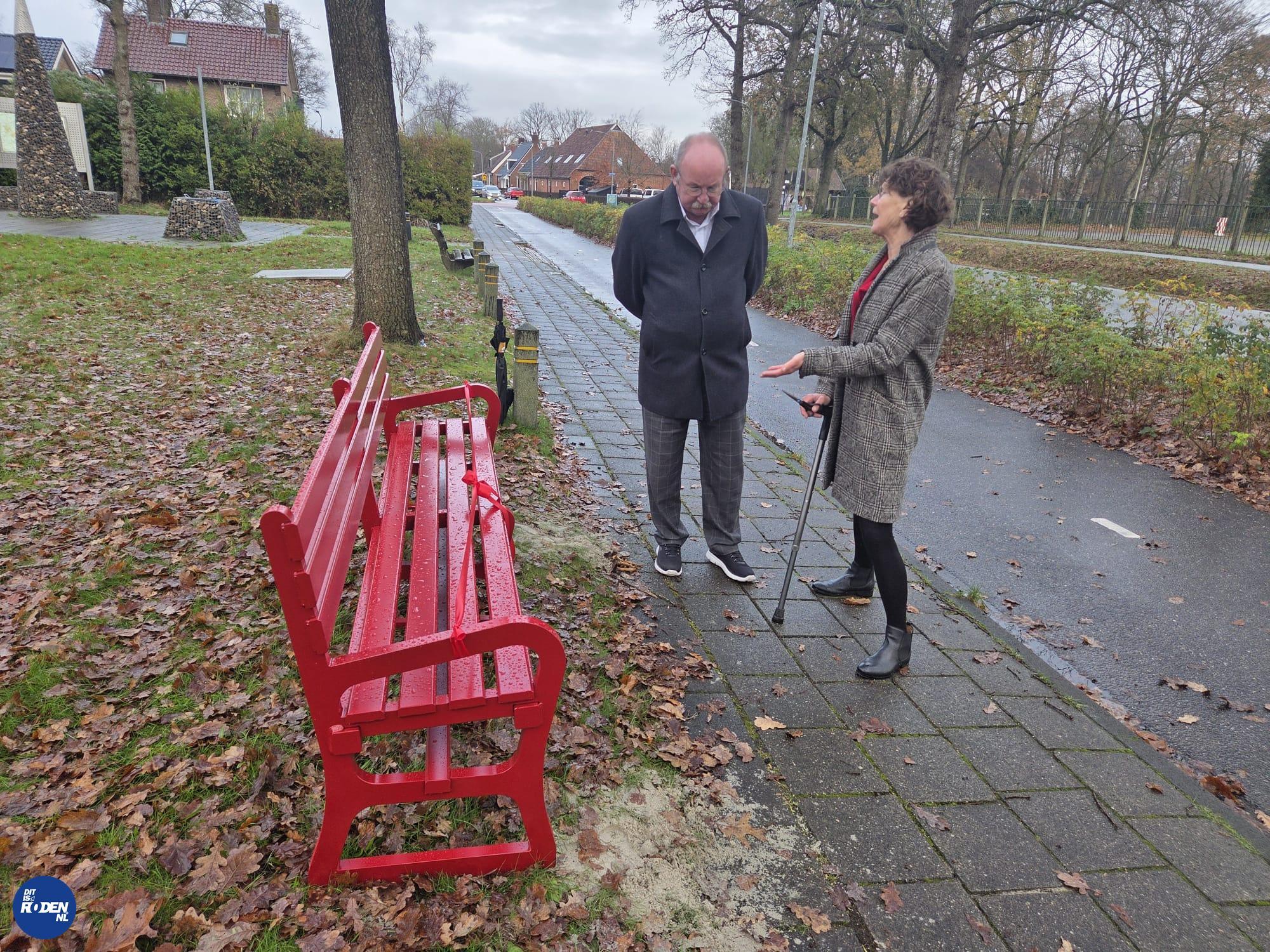 Rood bankje tijdelijk weggehaald: “Geen zorgen, het komt terug”