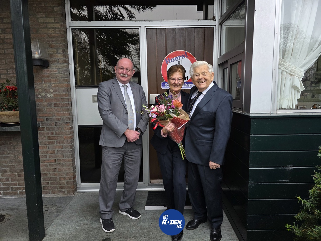 Burgemeester feliciteert echtpaar Bulthuis met 65-jarig huwelijk in Roden