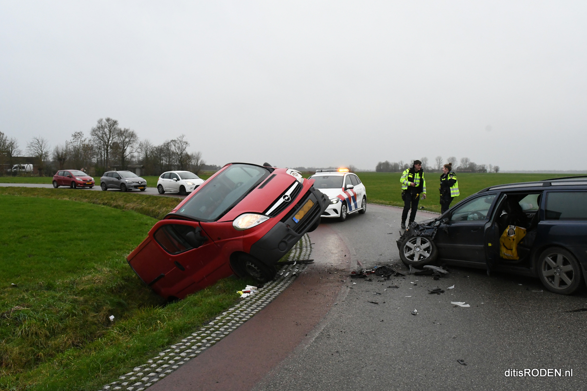 Westerkwartier: Auto’s total loss bij aanrijding