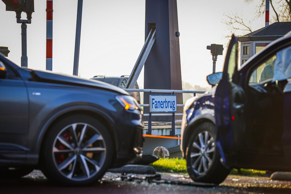 Westerkwartier: Meerdere voertuigen betrokken bij aanrijding bij Fanerbrug