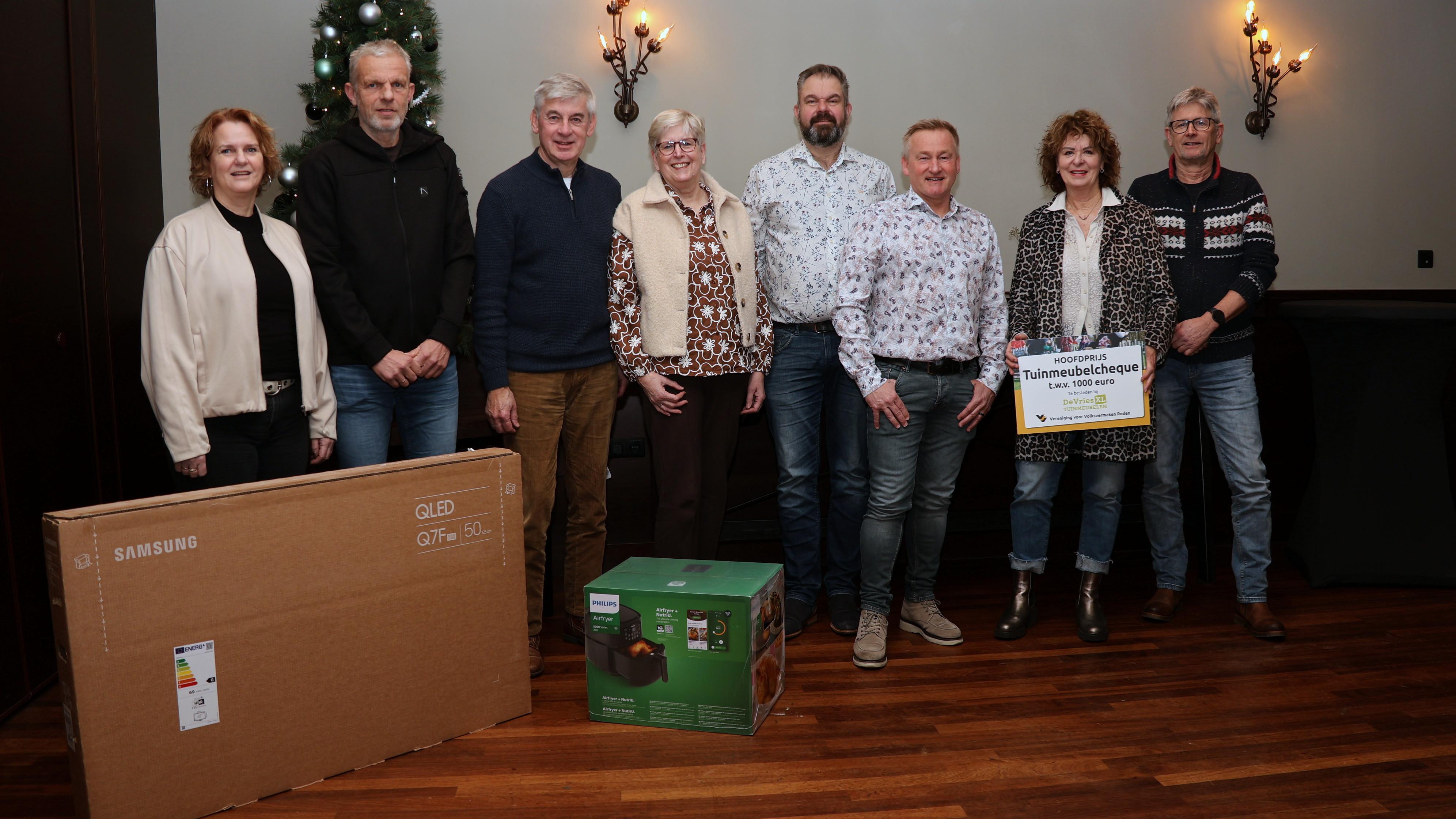 Prijswinnaars 68ste verloting Volks Vermaken feestelijk in het zonnetje gezet