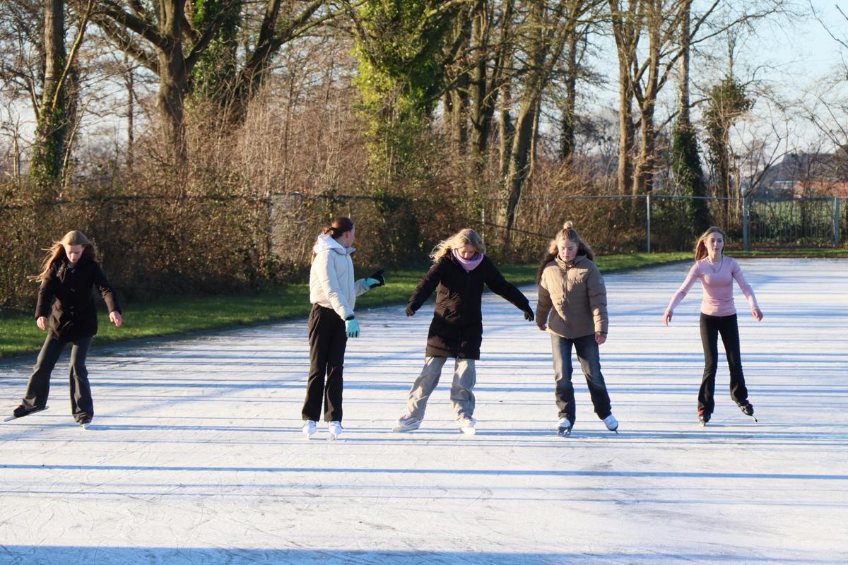 IJspret in Zevenhuizen, waar de winter even wint (video+foto's)