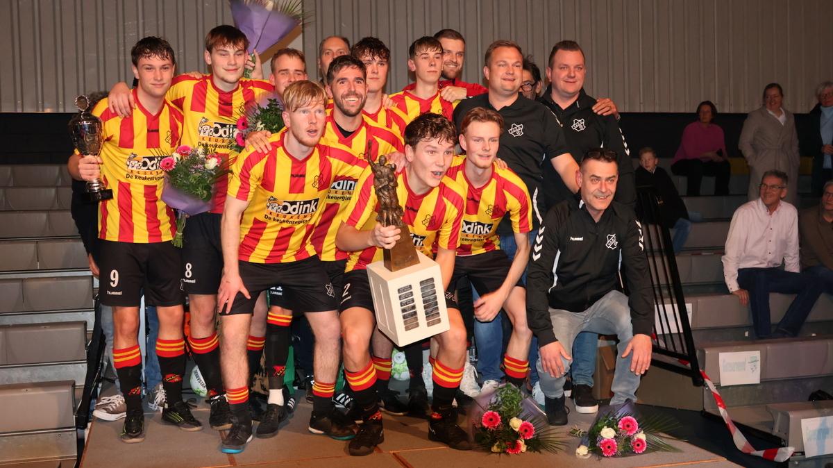 Verrassing in Leek: niet ONR of Roden, maar VAKO grijpt de hoofdprijs (foto's)