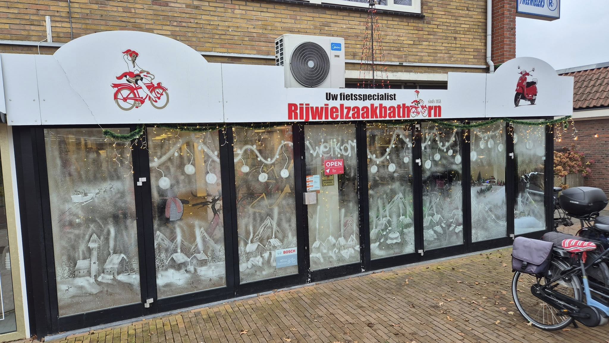 Rijwielzaak Bathoorn Roden heeft leukste versierde etalage