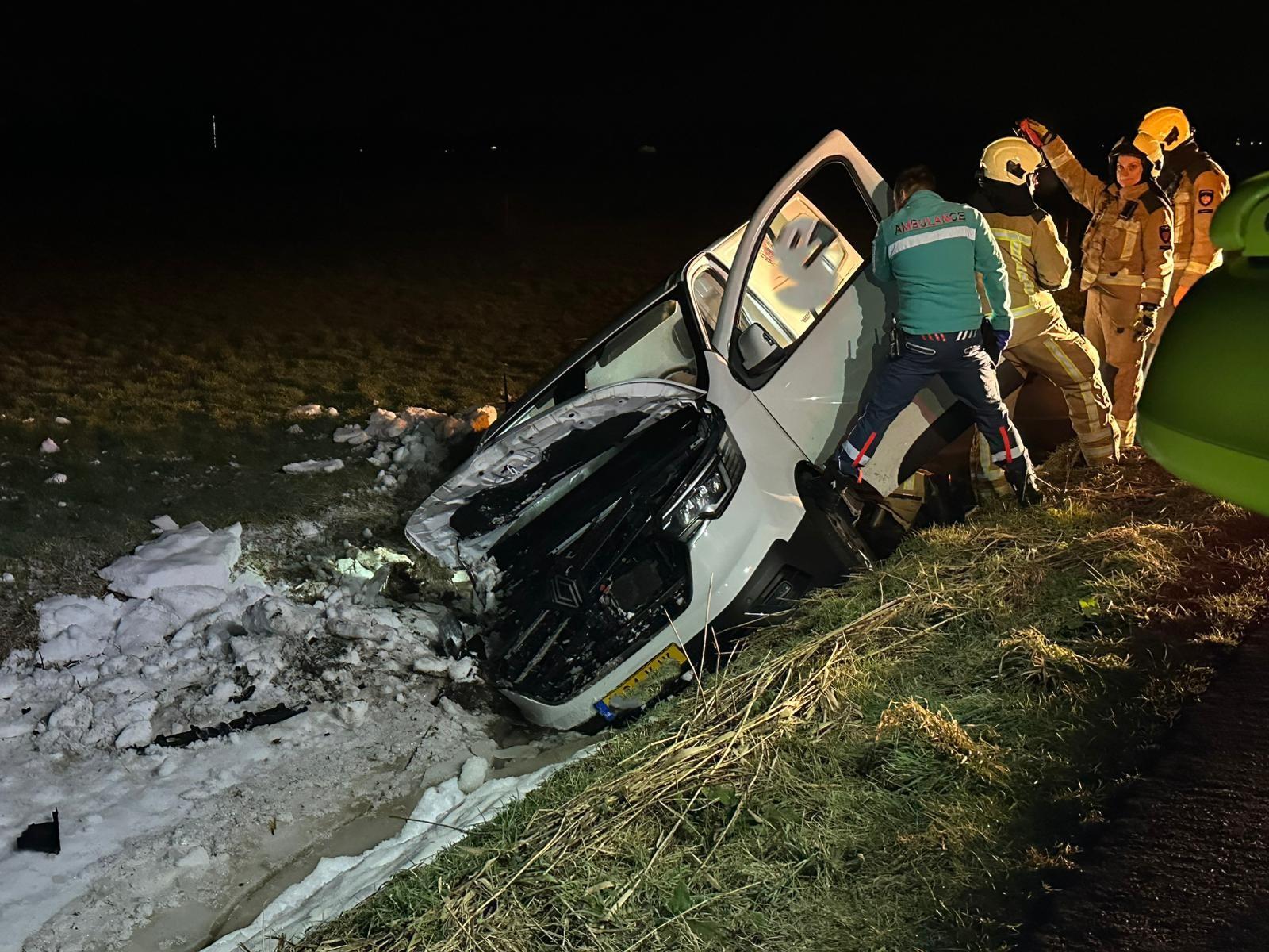 Gewonde bij ongeval met bestelbus in Roderwolde