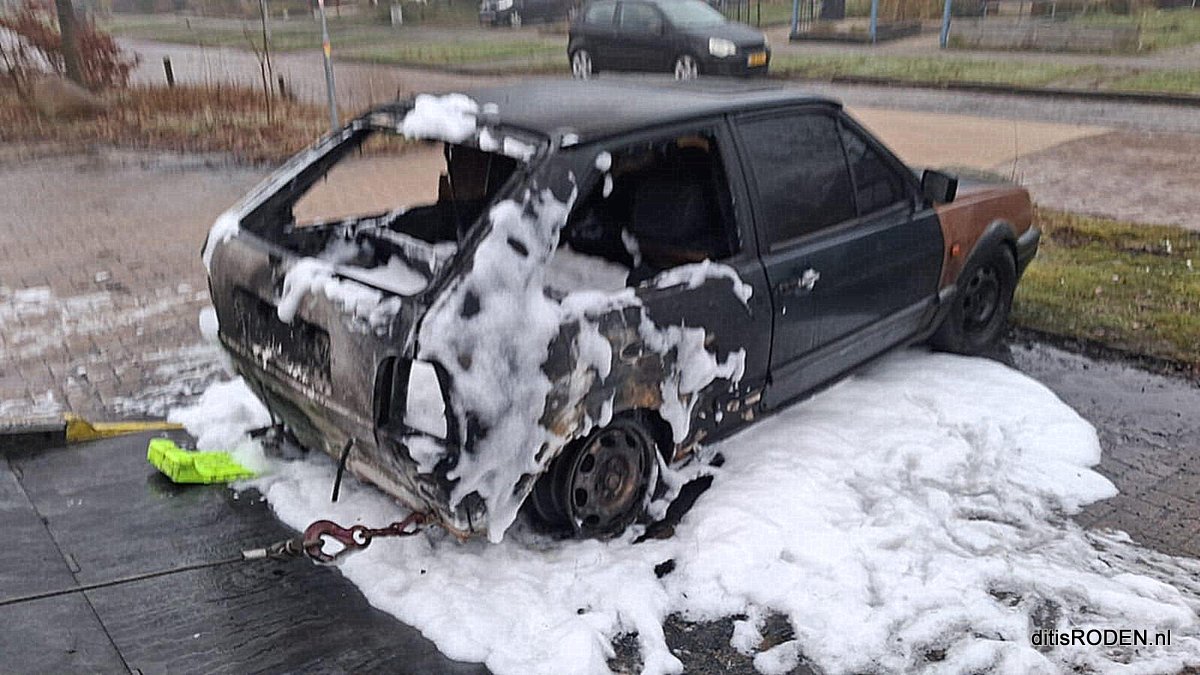 Autobrand aan Statenlaan in Roden