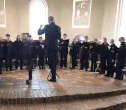 Indrukwekkend paasconcert Kamerkoor Peize trekt volle kerk
