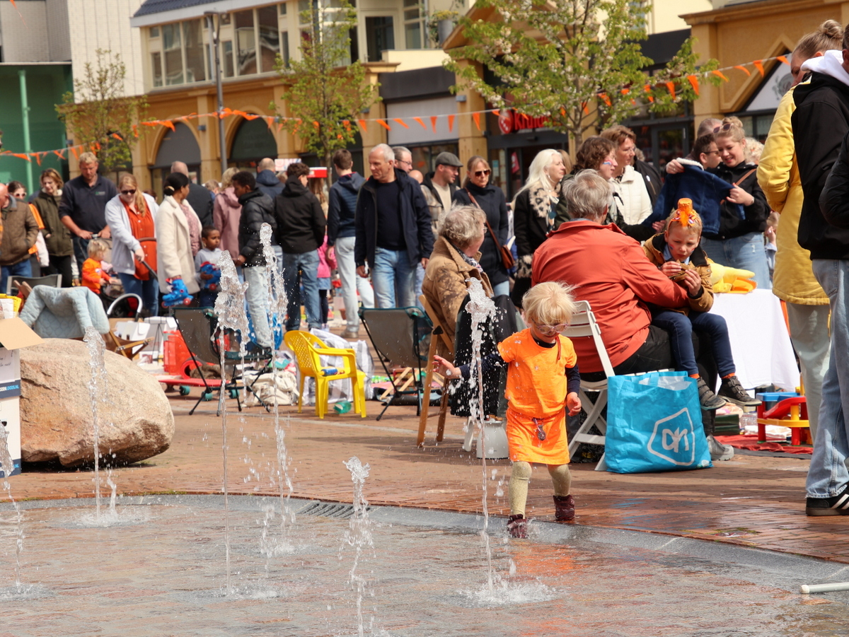 Koningsdag in Roden geslaagd: sfeer, muziek en volle Albertsbaan