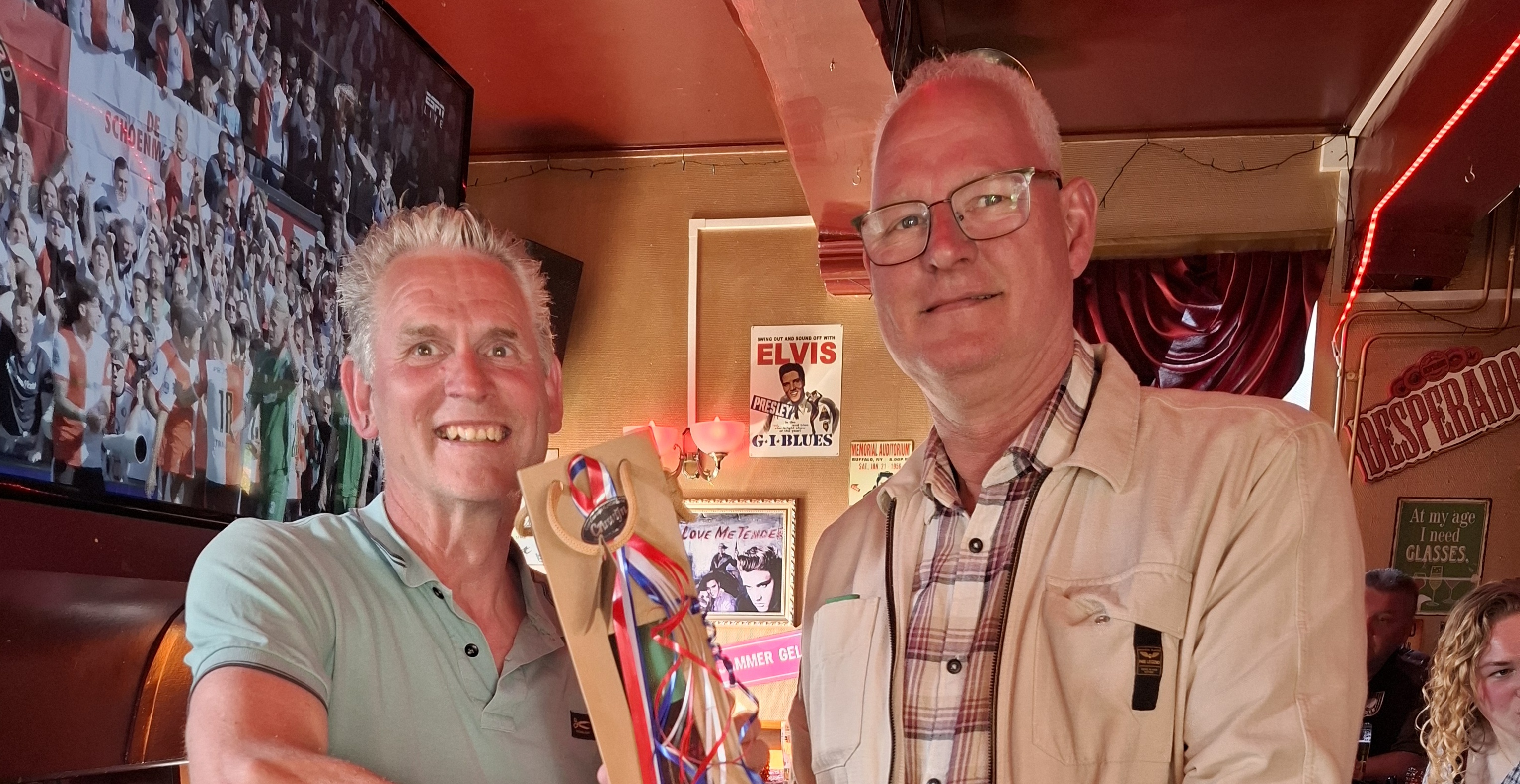 Wereldkampioen uit Roden: Gerrit Ansing in het zonnetje gezet door hengelclub