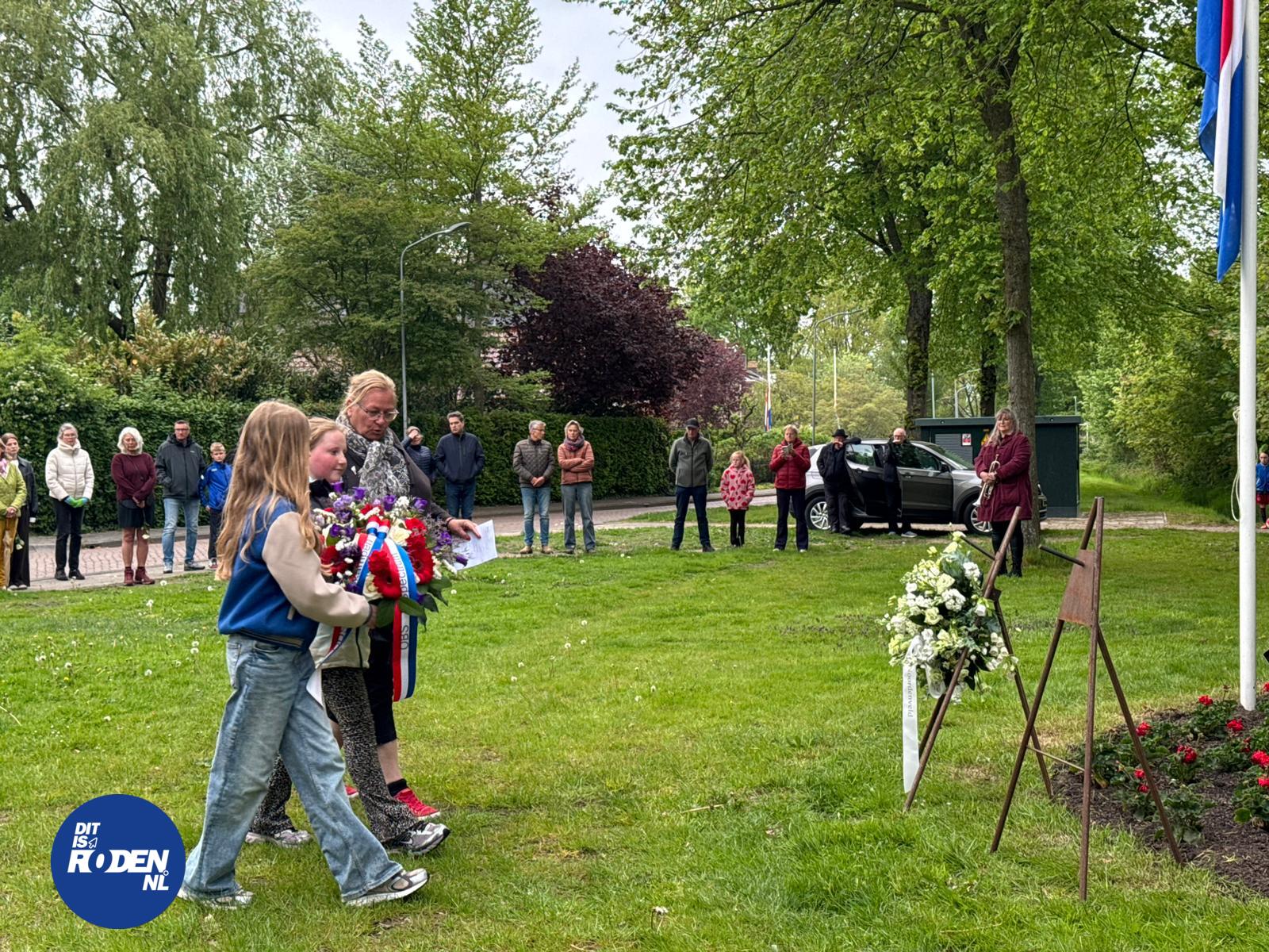 Indrukwekkende Dodenherdenking trekt veel belangstellenden in Peize (foto's+video)