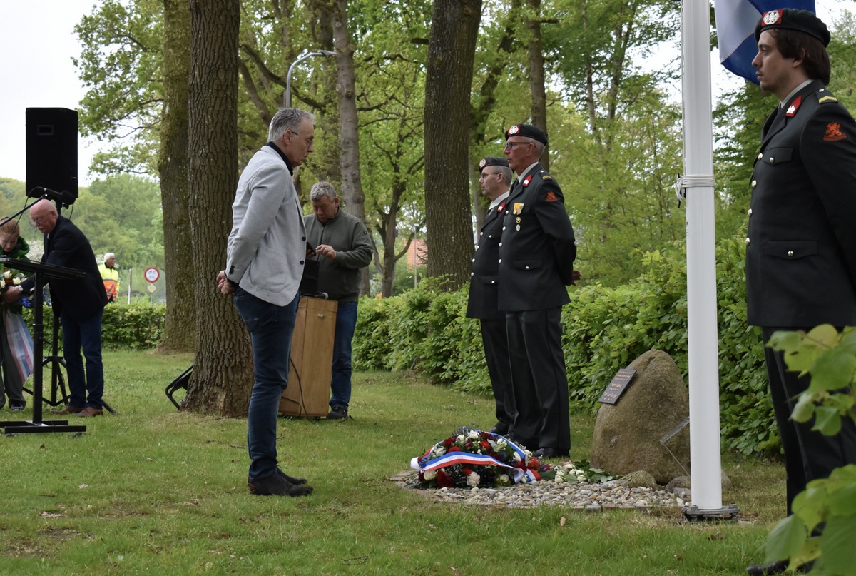 Roderesch herdenkt op 4 mei Harm Bakker en Tiemen van Bergen
