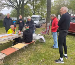 Loopgroep Norg onderweg van Wageningen met bevrijdingsvuur naar Norg  