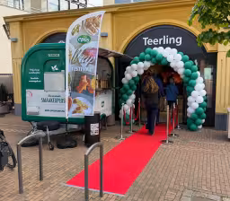 Opening nieuwe winkel van Teerling Keurslager in Roden