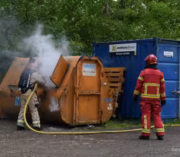 Getuige ziet opvallende actie vlak voor containerbrand in Marum