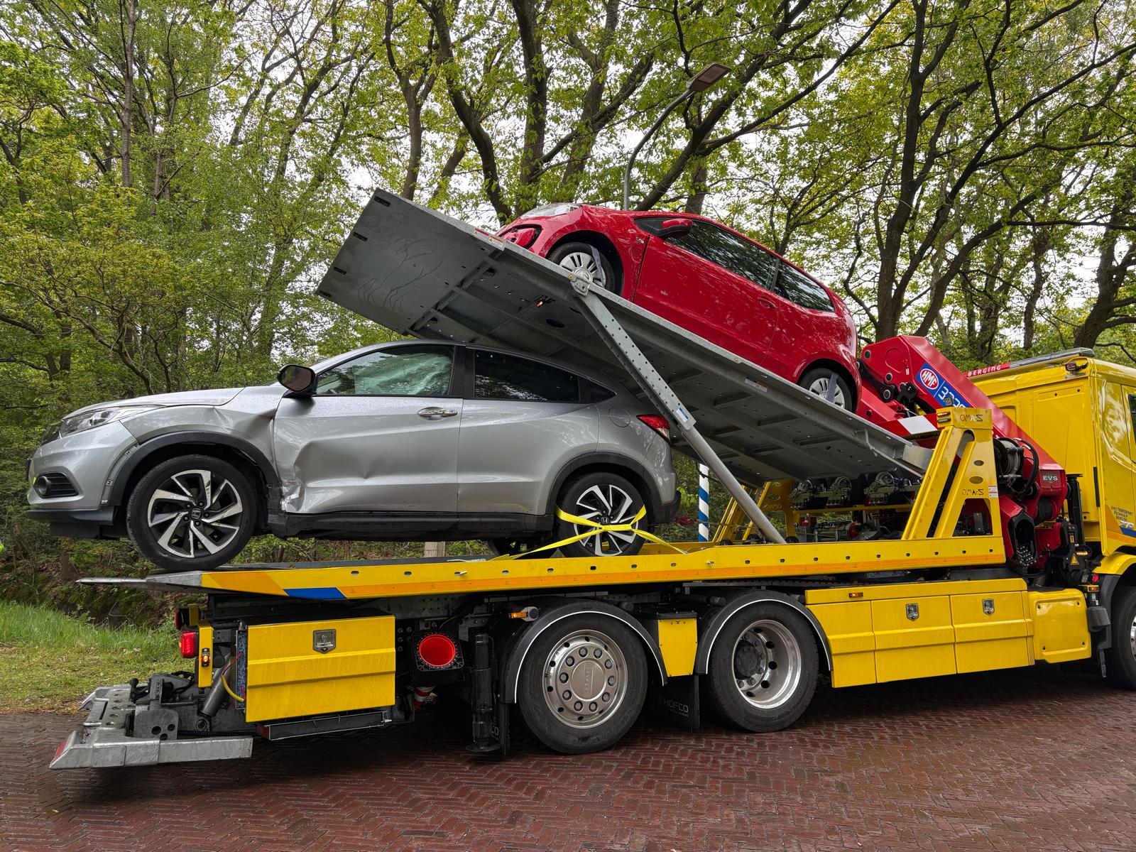 Twee auto’s botsen op kruispunt in Roderesch