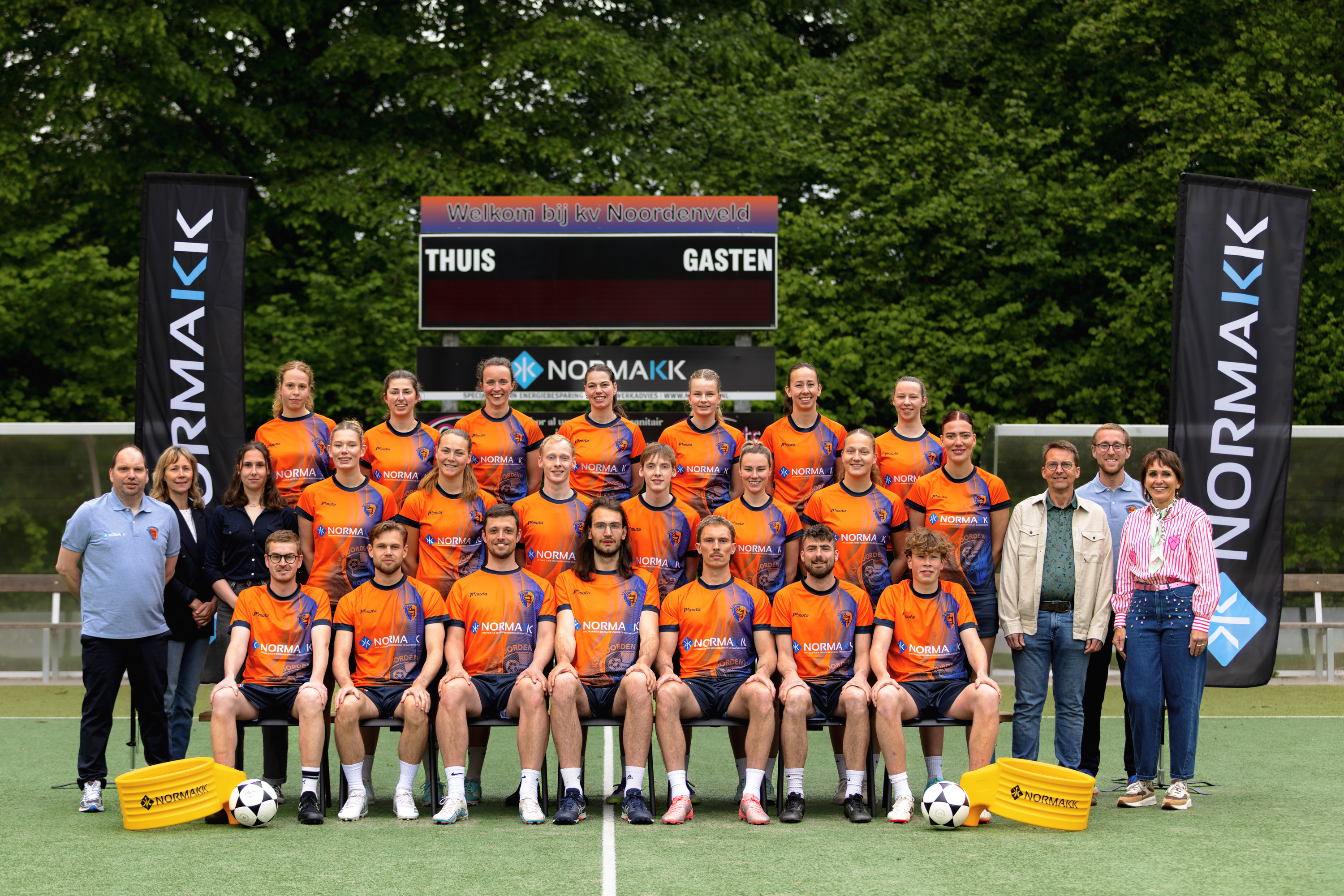 Kv Noordenveld presenteert nieuwe tenues samen met hoofdsponsor Normakk