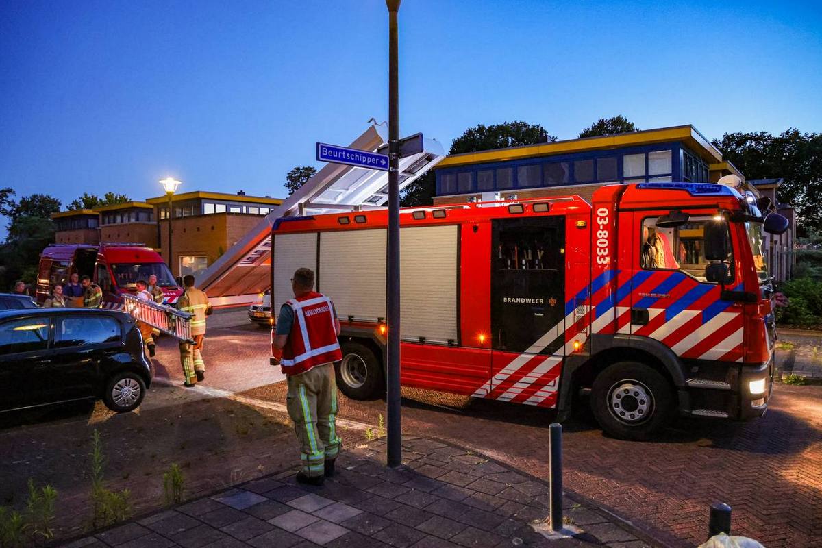 Avontuur op het dak eindigt met hulp van de brandweer in Roden