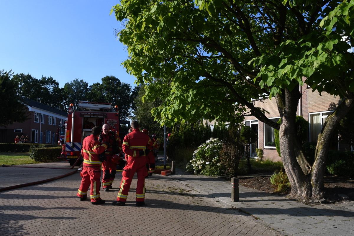 Brand in berging achter woning in Marum