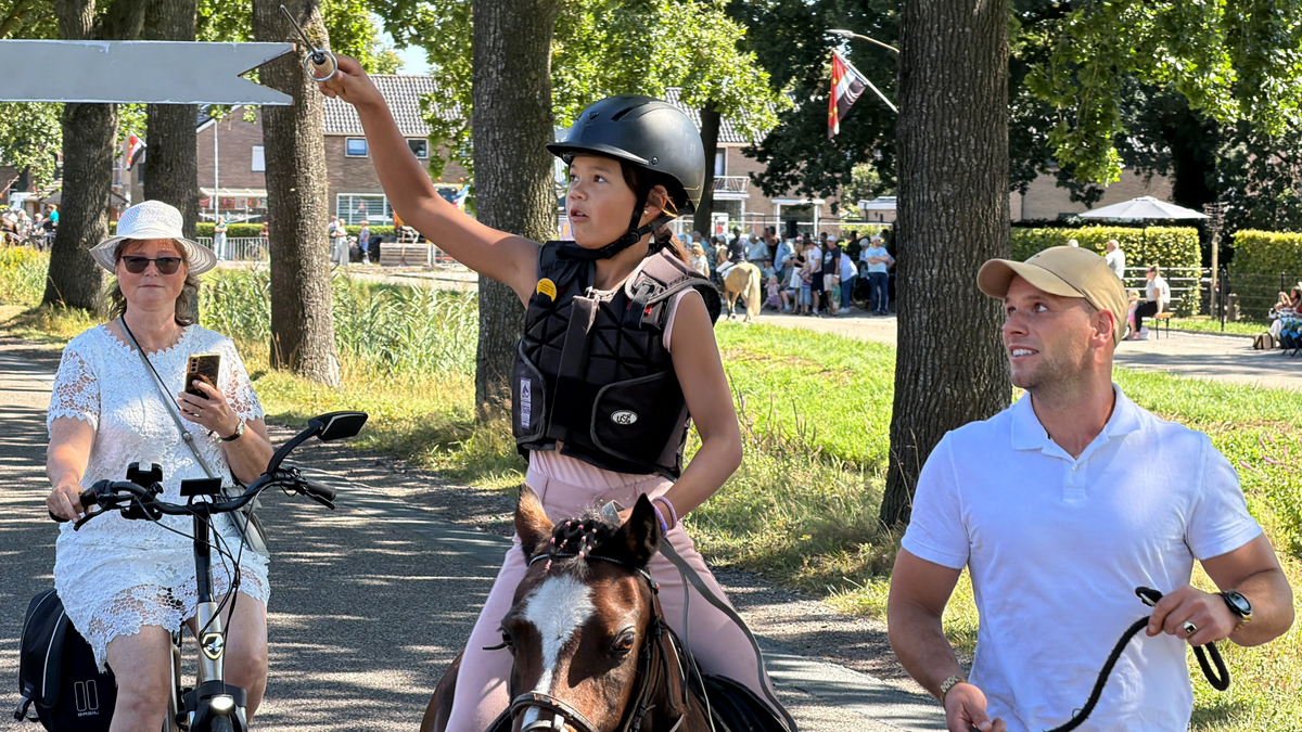 Hoefgetrappel en spanning in Zevenhuizen.