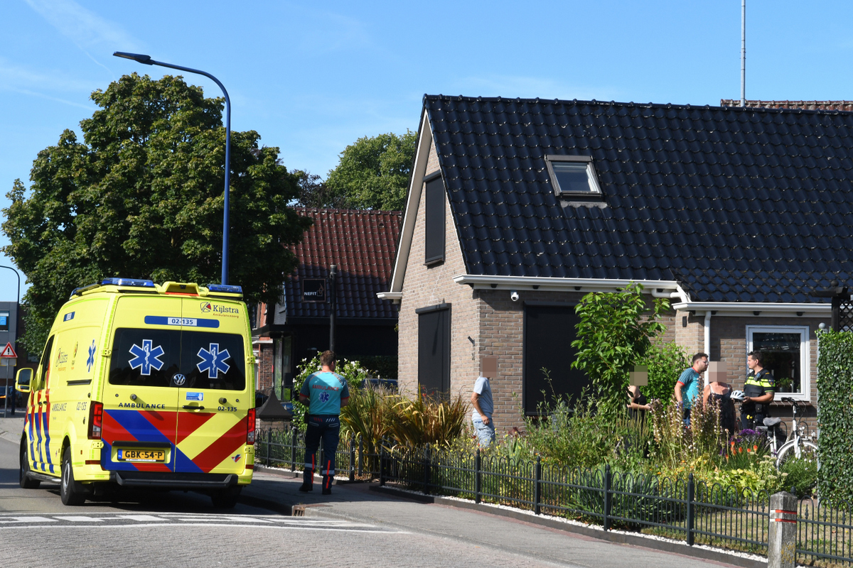 Fietser gewond na botsing met auto, naar ziekenhuis gebracht