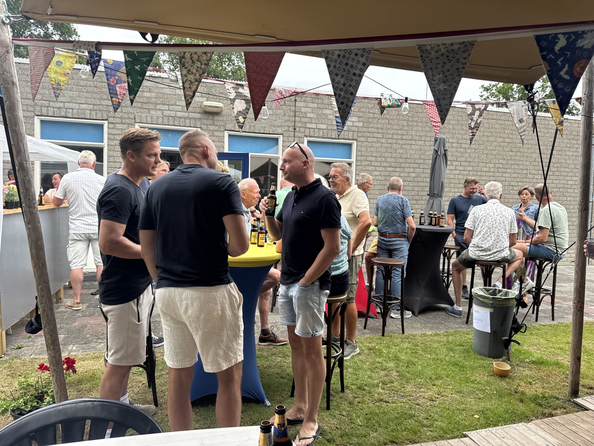 De Boskamp viert gewonnen straatbarbecue van Volksvermaken Roden - Dit is Roden - De nieuwswebsite v