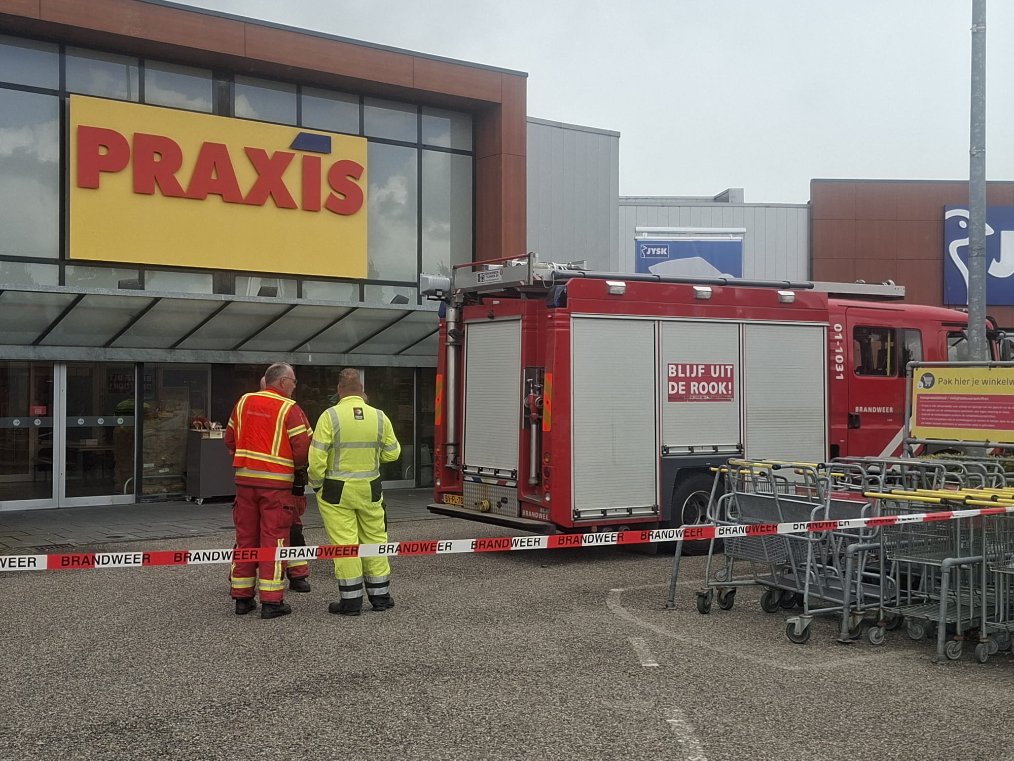 Vreemde lucht zorgt voor onrust bij Praxis in Leek